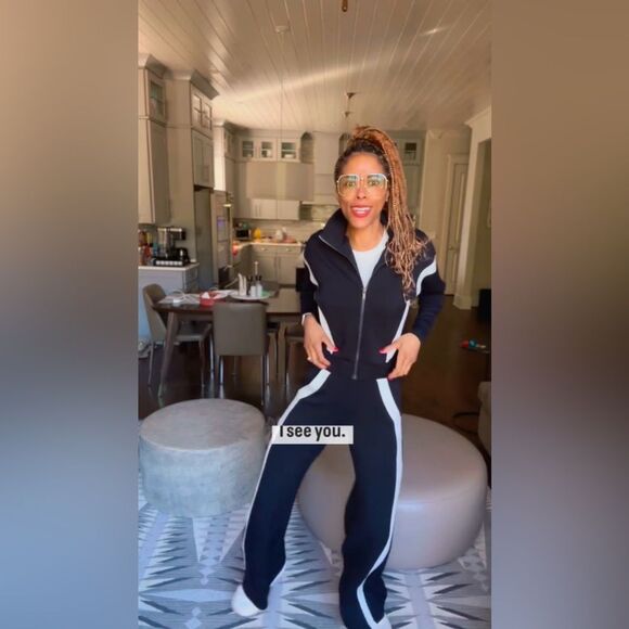 Spanx Women’s Size Large Tall AirEssentials Navy Blue Striped White Pants - Picture 10 of 16